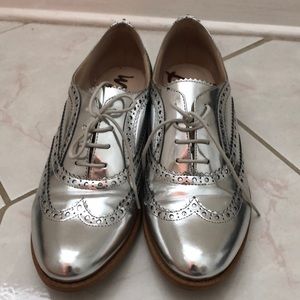 Sam Edelman size 10 oxfords, silver